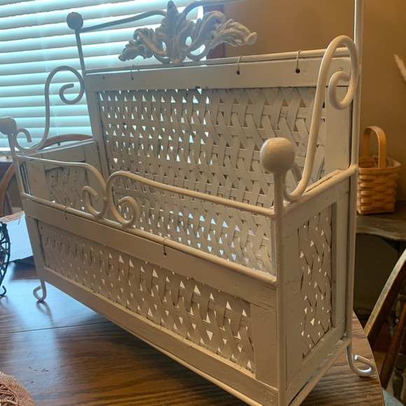 Metal / wood footed basket - - Picture 5 of 15